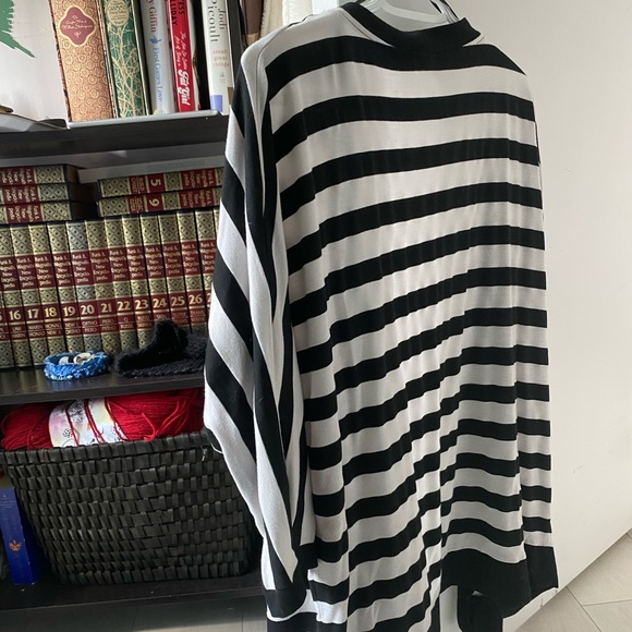 Black and white striped cardigan - Picture 3 of 3
